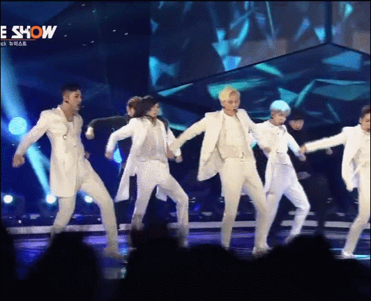 생방송 도중 옷 터진 아이돌 | 인스티즈