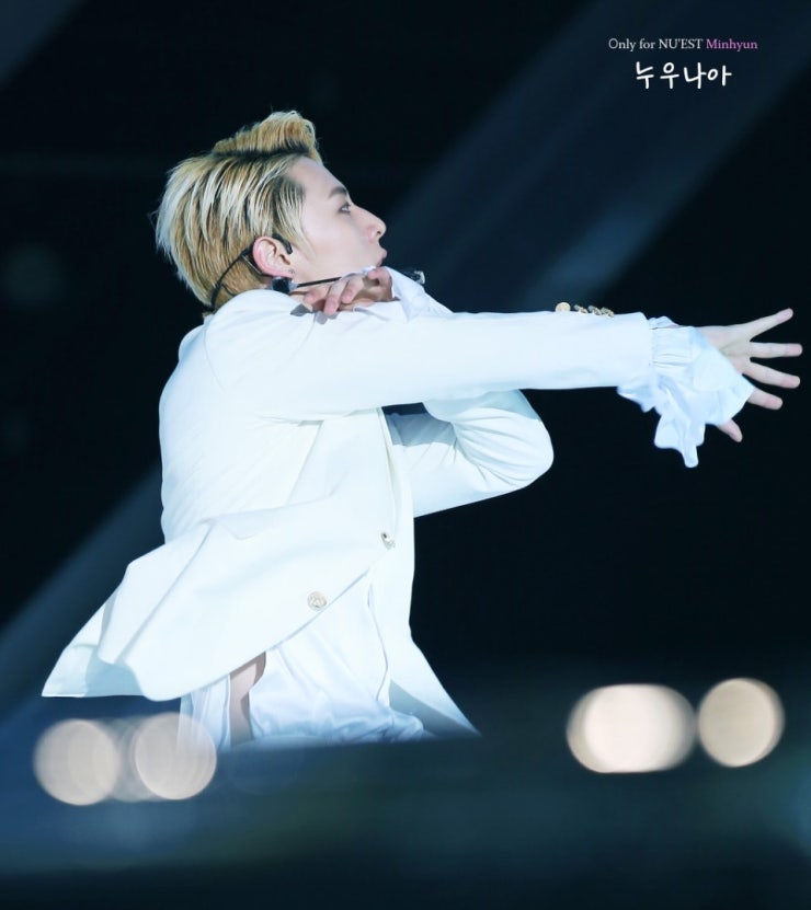 어제자 드콘 옆구리 터진 아이돌.jpg | 인스티즈